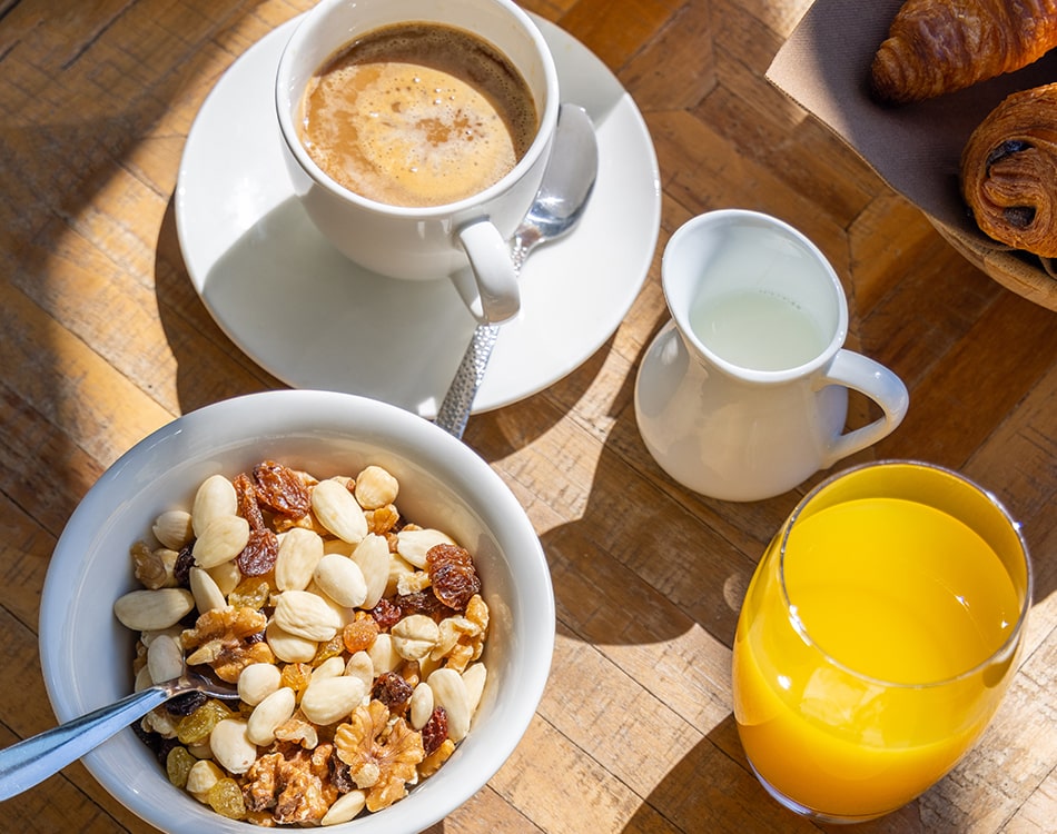 Petit déjeuner vue mer à Cannes